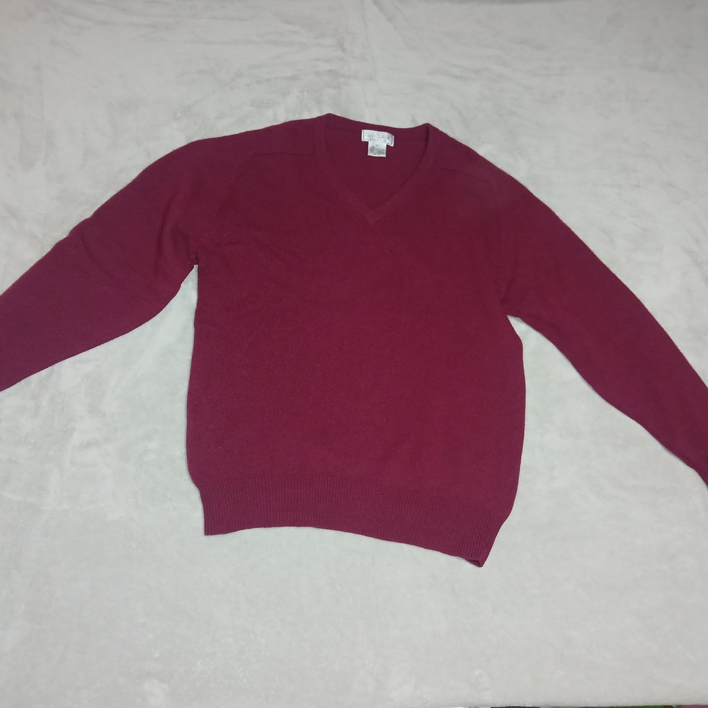 100% Lamb Wool V-Neck Sweater